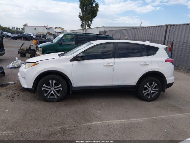 Toyota RAV4 LE 2018 JTMZFREV4JJ730116 Image 17