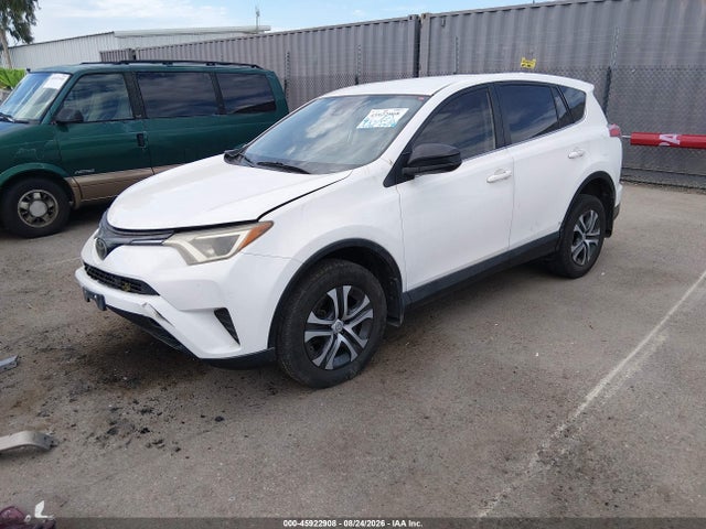Toyota RAV4 LE 2018 JTMZFREV4JJ730116 Image 2