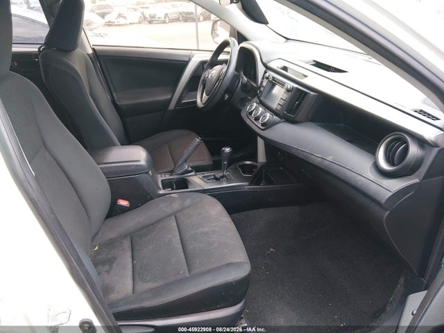 Toyota RAV4 LE 2018 JTMZFREV4JJ730116 Image 5