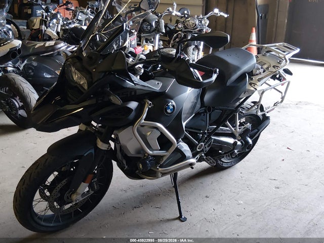 2023 WB10M1300P6G33899 главное изображение