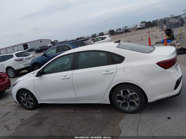 45923140 :رقم المزاد ، 3KPF24AD7ME335833 vin ، 2021 Kia Forte Lxs مزاد بيع