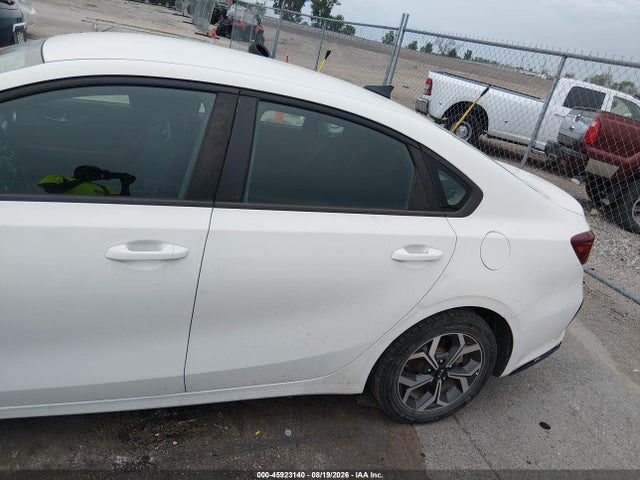 45923140 :رقم المزاد ، 3KPF24AD7ME335833 vin ، 2021 Kia Forte Lxs مزاد بيع