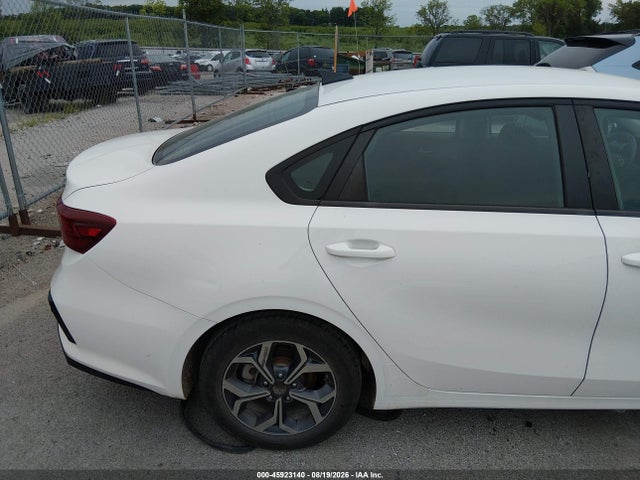 45923140 :رقم المزاد ، 3KPF24AD7ME335833 vin ، 2021 Kia Forte Lxs مزاد بيع