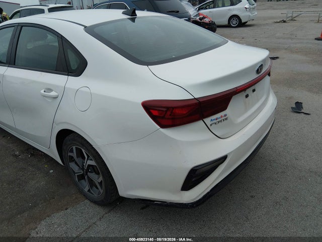 45923140 :رقم المزاد ، 3KPF24AD7ME335833 vin ، 2021 Kia Forte Lxs مزاد بيع