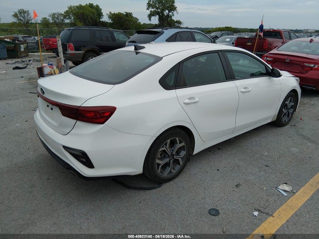 45923140 :رقم المزاد ، 3KPF24AD7ME335833 vin ، 2021 Kia Forte Lxs مزاد بيع