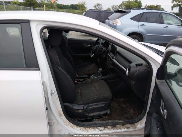 45923140 :رقم المزاد ، 3KPF24AD7ME335833 vin ، 2021 Kia Forte Lxs مزاد بيع