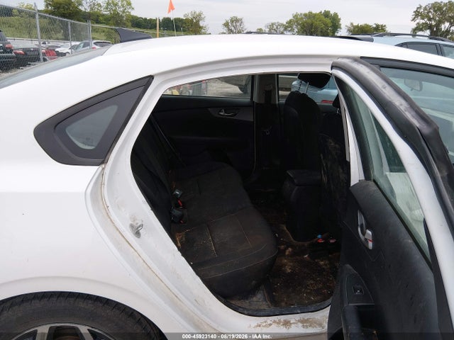 45923140 :رقم المزاد ، 3KPF24AD7ME335833 vin ، 2021 Kia Forte Lxs مزاد بيع