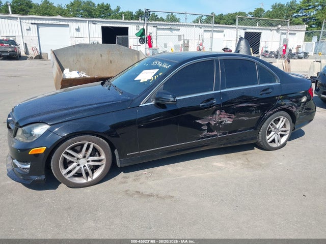Продаж на аукціоні авто 2013 Mercedes-benz C 300 Sport 4matic, vin: WDDGF8AB8DR288143, номер лоту: 45923168