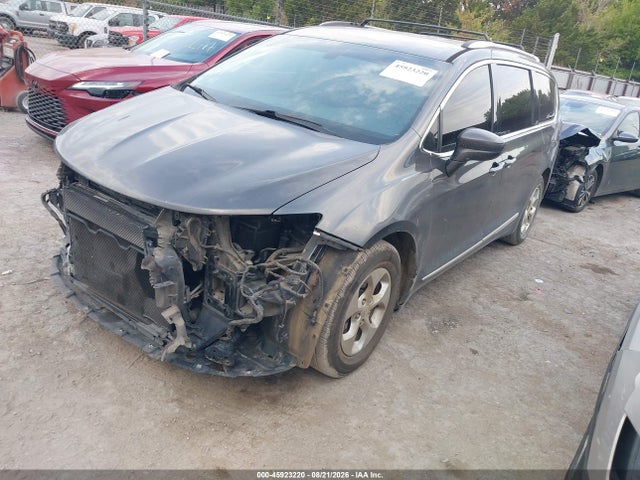 Продажа на аукционе авто 2017 Chrysler Pacifica Touring-l Plus, vin: 2C4RC1EG1HR505556, номер лота: 45923220