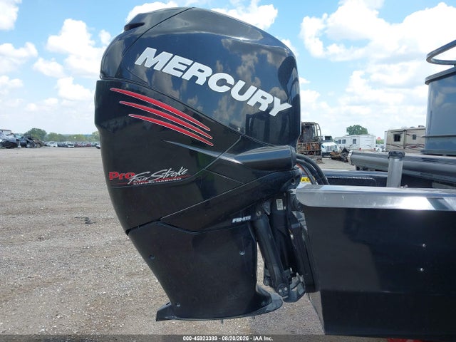 45923389 :رقم المزاد ، BUJ58890K718 vin ، 2018 Tracker Regency 220 Le3 مزاد بيع