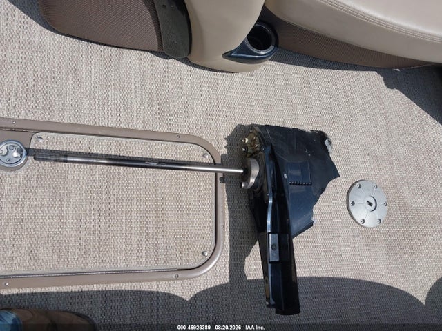 45923389 :رقم المزاد ، BUJ58890K718 vin ، 2018 Tracker Regency 220 Le3 مزاد بيع