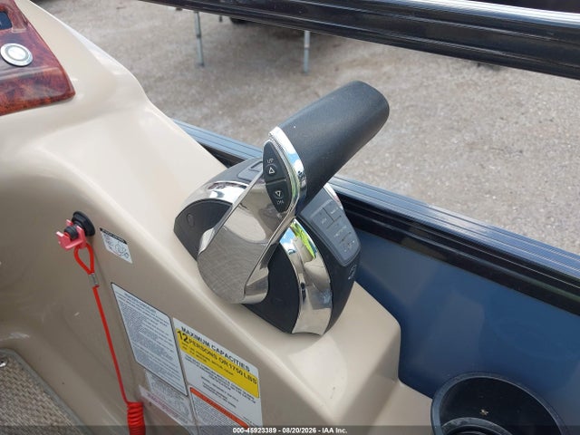 45923389 :رقم المزاد ، BUJ58890K718 vin ، 2018 Tracker Regency 220 Le3 مزاد بيع