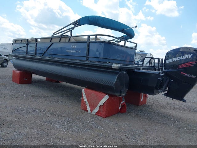 45923389 :رقم المزاد ، BUJ58890K718 vin ، 2018 Tracker Regency 220 Le3 مزاد بيع