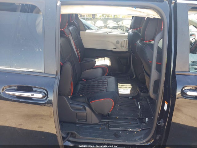 Toyota SIENNA XLE 2025 5TDYRKEC8SS243112 Image 8