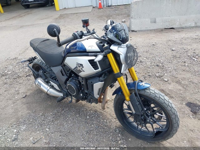 45923640 :رقم المزاد ، LCEPEWL19N6000932 vin ، 2022 Cf Moto 700 Cl-x مزاد بيع