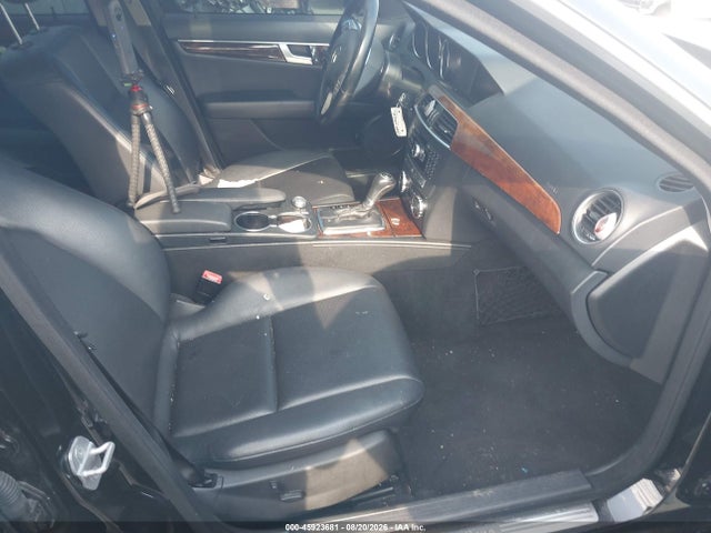 Продаж на аукціоні авто 2013 Mercedes-benz C 300 Luxury 4matic, vin: WDDGF8AB9DA821390, номер лоту: 45923681