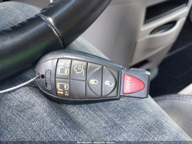 2015 Chrysler Town & Country Touring მანქანა იყიდება აუქციონზე, vin: 2C4RC1BG6FR551921, აუქციონის ნომერი: 45923834