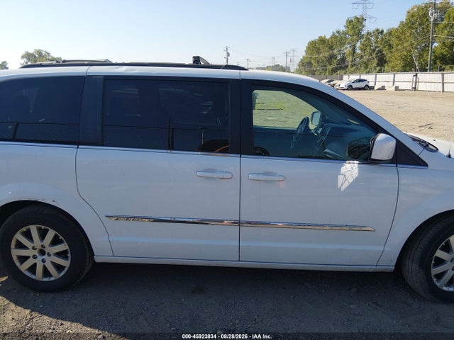 2015 Chrysler Town & Country Touring მანქანა იყიდება აუქციონზე, vin: 2C4RC1BG6FR551921, აუქციონის ნომერი: 45923834