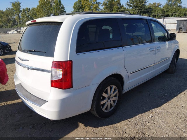 2015 Chrysler Town & Country Touring მანქანა იყიდება აუქციონზე, vin: 2C4RC1BG6FR551921, აუქციონის ნომერი: 45923834