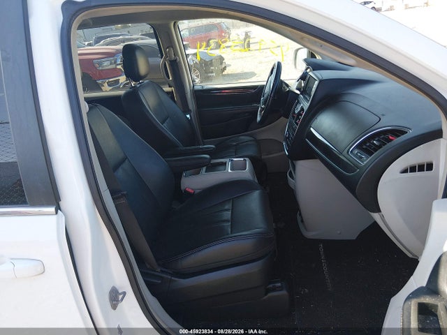 2015 Chrysler Town & Country Touring მანქანა იყიდება აუქციონზე, vin: 2C4RC1BG6FR551921, აუქციონის ნომერი: 45923834