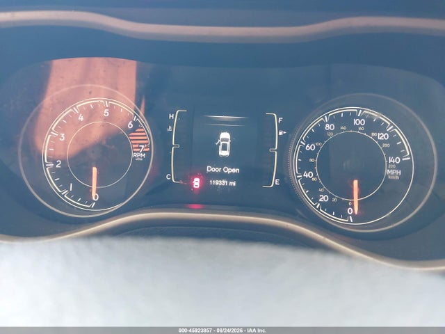 Продажа на аукционе авто 2018 Jeep Cherokee Latitude Fwd, vin: 1C4PJLCB6JD595781, номер лота: 45923857