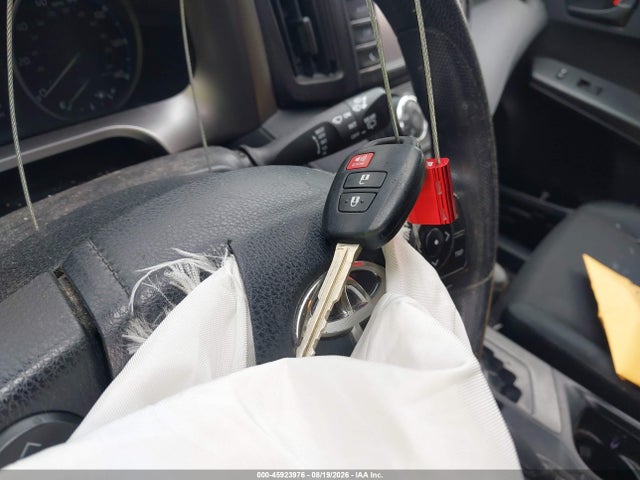 Продажа на аукционе авто 2017 Toyota Rav4 Le, vin: JTMZFREV7HJ701252, номер лота: 45923976