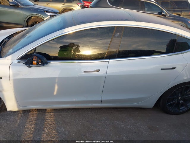 Продаж на аукціоні авто 2018 Tesla Model 3 Long Range/mid Range, vin: 5YJ3E1EA8JF035345, номер лоту: 45923999