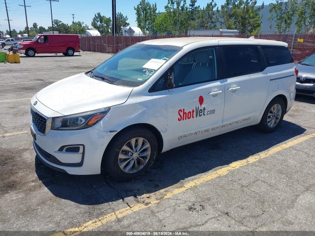 KIA SEDONA LX 2019 KNDMB5C19K6567434 Image 2