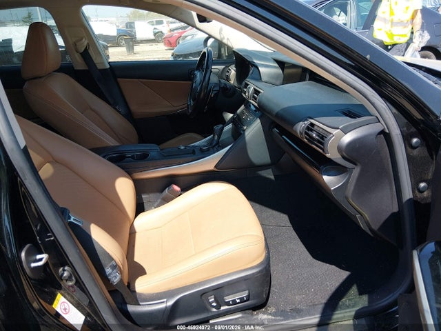 45924072 :رقم المزاد ، JTHBA1D29H5058709 vin ، 2017 Lexus Is 200t مزاد بيع