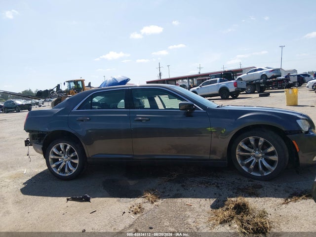 Продажа на аукционе авто 2016 Chrysler 300 Limited, vin: 2C3CCAAG9GH313841, номер лота: 45924112