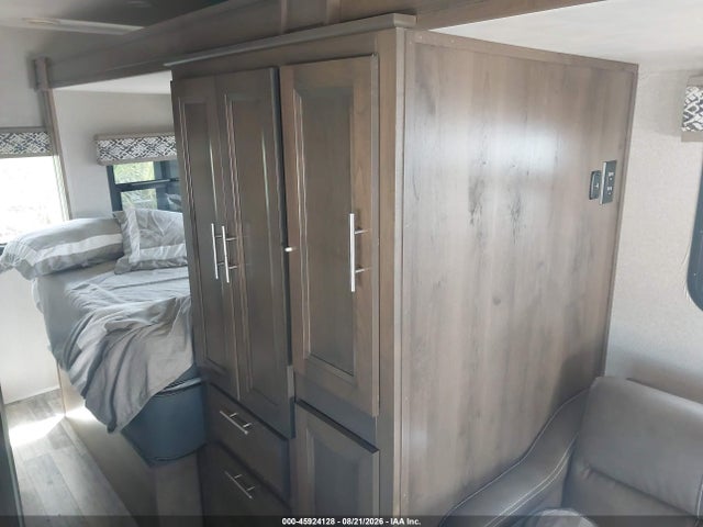45924128 :رقم المزاد ، WDAPF4CD6KN033970 vin ، 2019 Mercedes-benz Sprinter 4500 Standard Roof V6 مزاد بيع