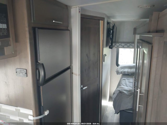 45924128 :رقم المزاد ، WDAPF4CD6KN033970 vin ، 2019 Mercedes-benz Sprinter 4500 Standard Roof V6 مزاد بيع