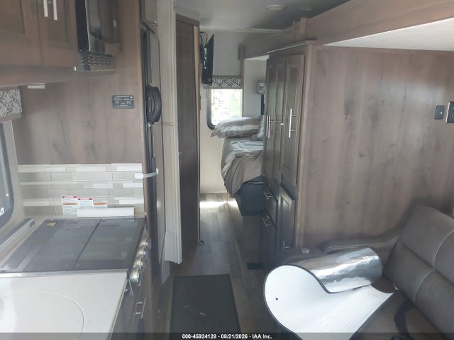 45924128 :رقم المزاد ، WDAPF4CD6KN033970 vin ، 2019 Mercedes-benz Sprinter 4500 Standard Roof V6 مزاد بيع