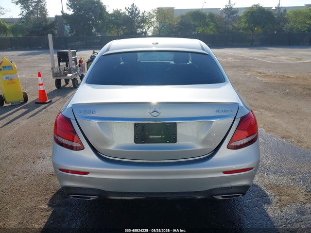 WDDZF4KB1KA599568 Mercedes-Benz E 300 4matic