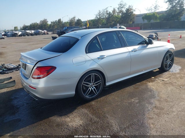 WDDZF4KB1KA599568 Mercedes-Benz E 300 4matic