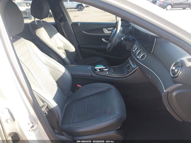 WDDZF4KB1KA599568 Mercedes-Benz E 300 4matic