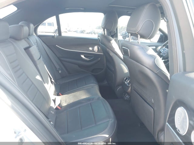 WDDZF4KB1KA599568 Mercedes-Benz E 300 4matic