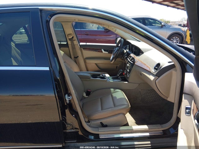 Продаж на аукціоні авто 2013 Mercedes-benz C 250 Sport, vin: WDDGF4HB7DA808863, номер лоту: 45924246