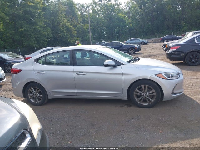 2017 Hyundai Elantra Se მანქანა იყიდება აუქციონზე, vin: 5NPD84LF6HH015456, აუქციონის ნომერი: 45924635