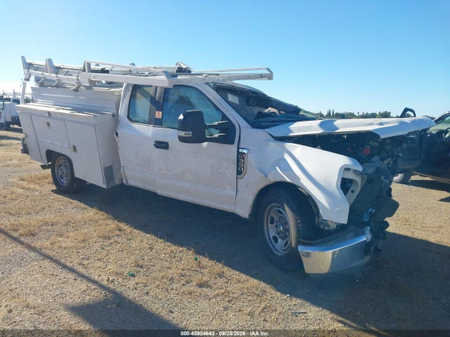 Ford F-350 Chassis Xl 2022 1FD8X3E6XNED47516 zdjęcie główne