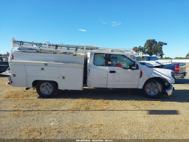 Ford F-350 Chassis Xl 2022 1FD8X3E6XNED47516 Image 12
