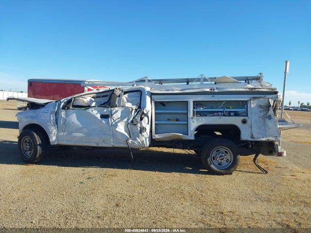 Ford F-350 Chassis Xl 2022 1FD8X3E6XNED47516 Image 13