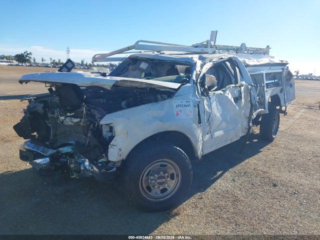 Ford F-350 Chassis Xl 2022 1FD8X3E6XNED47516 Image 2