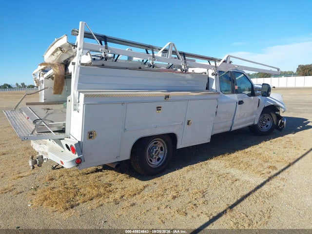 Ford F-350 Chassis Xl 2022 1FD8X3E6XNED47516 Image 4