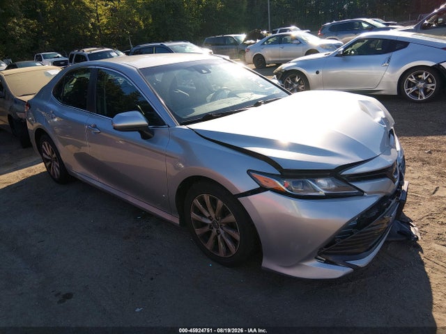 45924751 :رقم المزاد ، 4T1B11HK7JU089055 vin ، 2018 Toyota Camry Le مزاد بيع