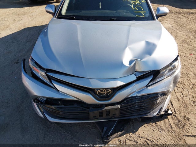 45924751 :رقم المزاد ، 4T1B11HK7JU089055 vin ، 2018 Toyota Camry Le مزاد بيع