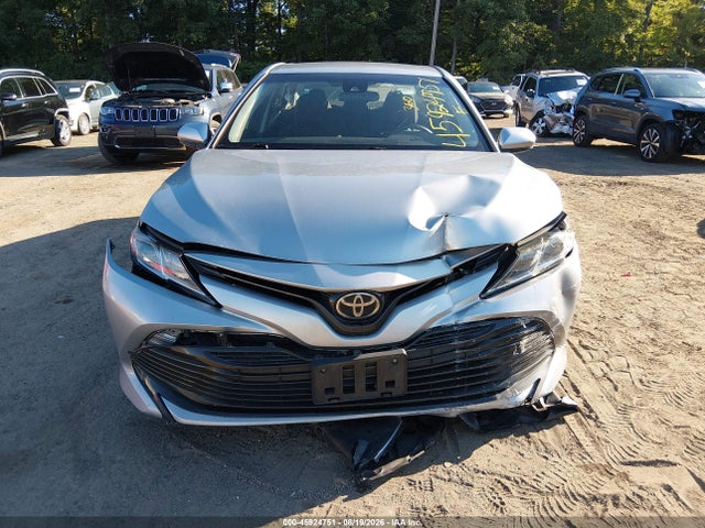 45924751 :رقم المزاد ، 4T1B11HK7JU089055 vin ، 2018 Toyota Camry Le مزاد بيع