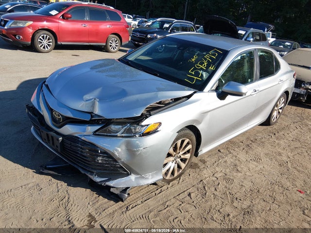 45924751 :رقم المزاد ، 4T1B11HK7JU089055 vin ، 2018 Toyota Camry Le مزاد بيع