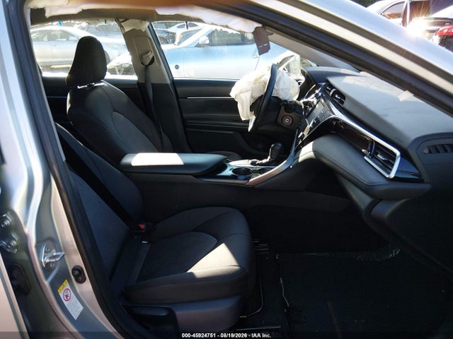 45924751 :رقم المزاد ، 4T1B11HK7JU089055 vin ، 2018 Toyota Camry Le مزاد بيع
