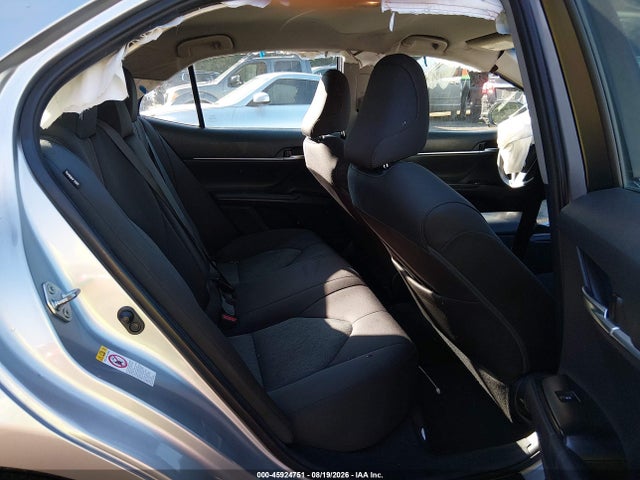 45924751 :رقم المزاد ، 4T1B11HK7JU089055 vin ، 2018 Toyota Camry Le مزاد بيع